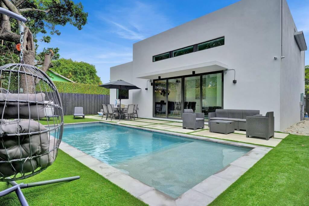 Design House -Heated Pool -Big Yard -Gated Parking Villa Miami Bagian luar foto