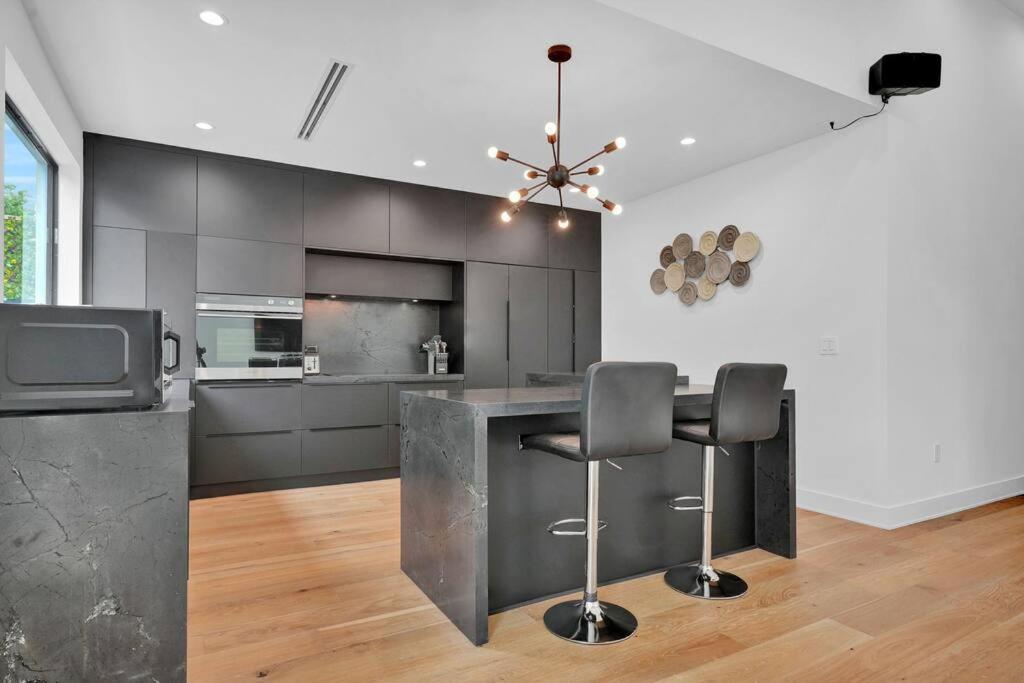 Design House -Heated Pool -Big Yard -Gated Parking Villa Miami Bagian luar foto