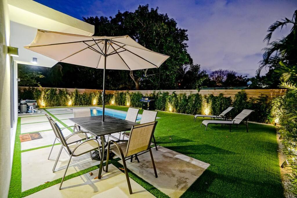 Design House -Heated Pool -Big Yard -Gated Parking Villa Miami Bagian luar foto