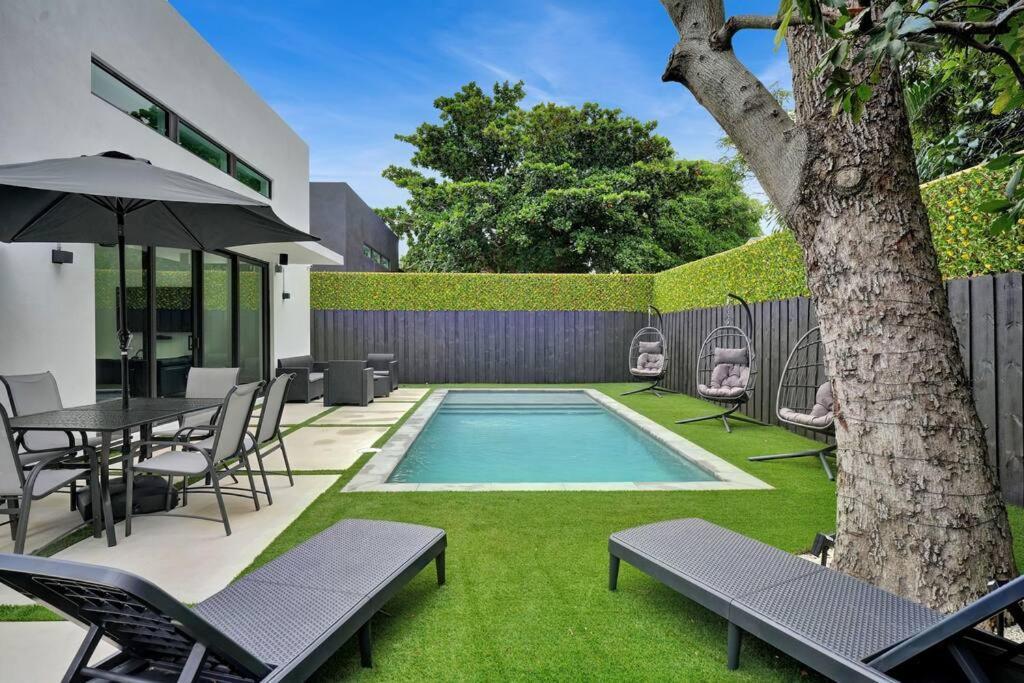 Design House -Heated Pool -Big Yard -Gated Parking Villa Miami Bagian luar foto