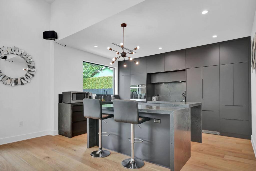 Design House -Heated Pool -Big Yard -Gated Parking Villa Miami Bagian luar foto