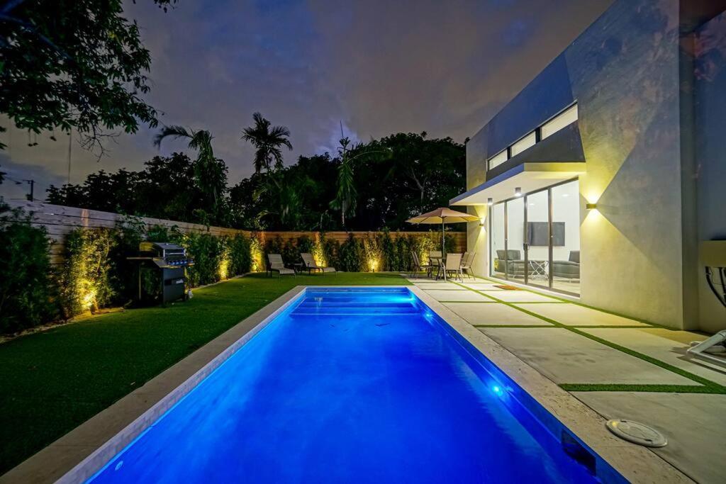 Design House -Heated Pool -Big Yard -Gated Parking Villa Miami Bagian luar foto