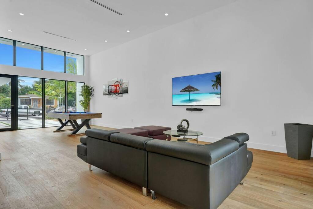 Design House -Heated Pool -Big Yard -Gated Parking Villa Miami Bagian luar foto