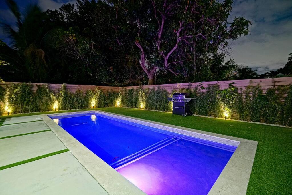 Design House -Heated Pool -Big Yard -Gated Parking Villa Miami Bagian luar foto
